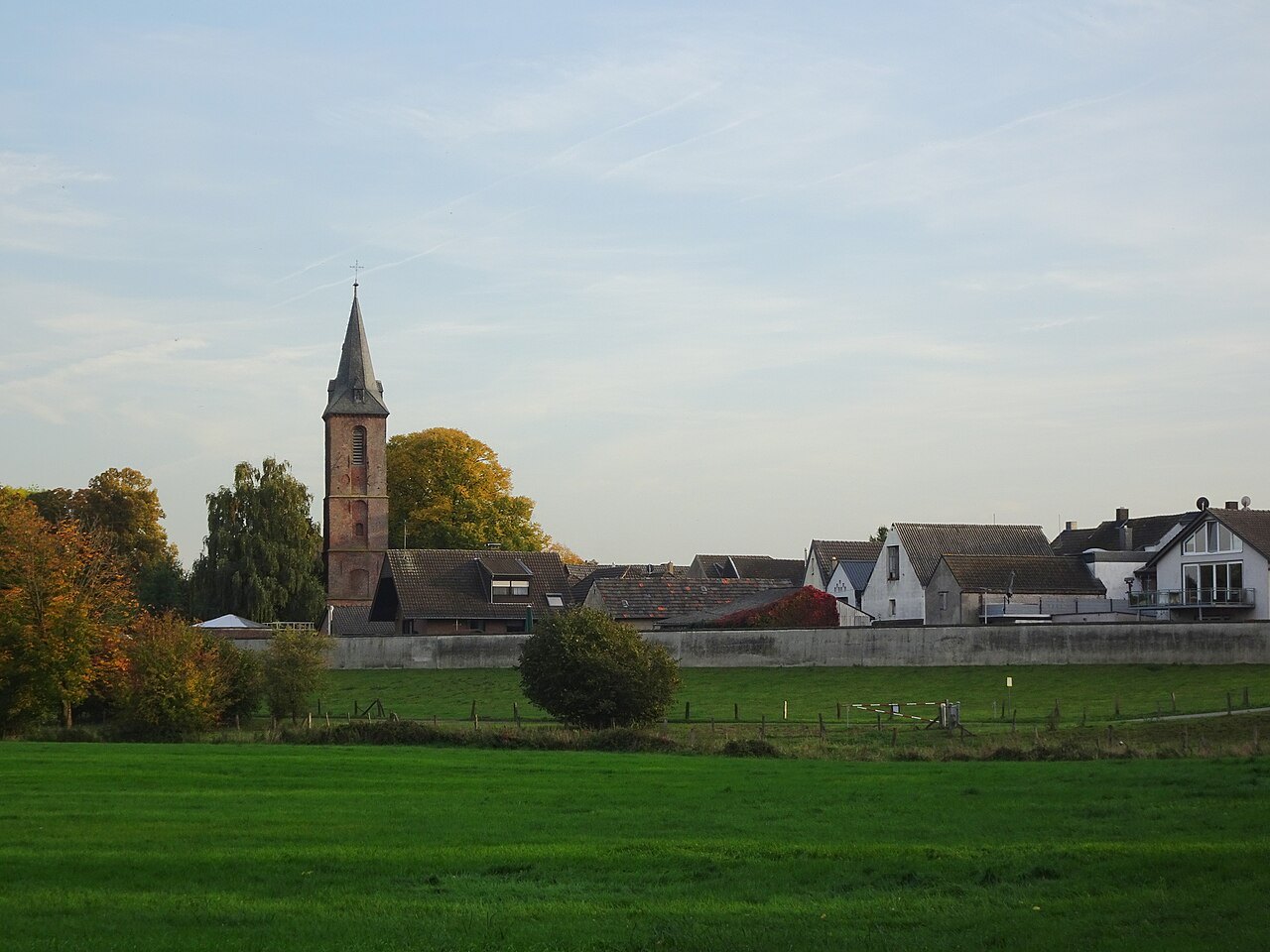 Schenkenschanz with its flood wall.