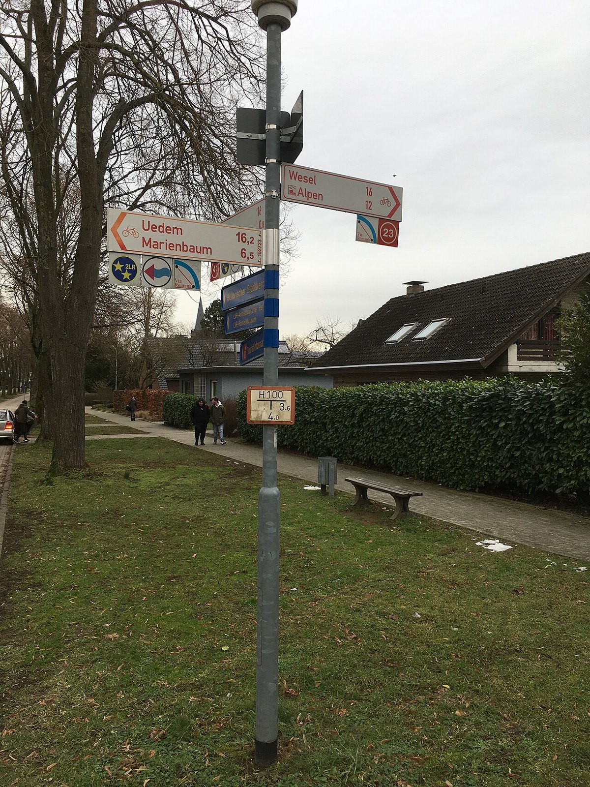 Signs at junction 42 near Xanten station.