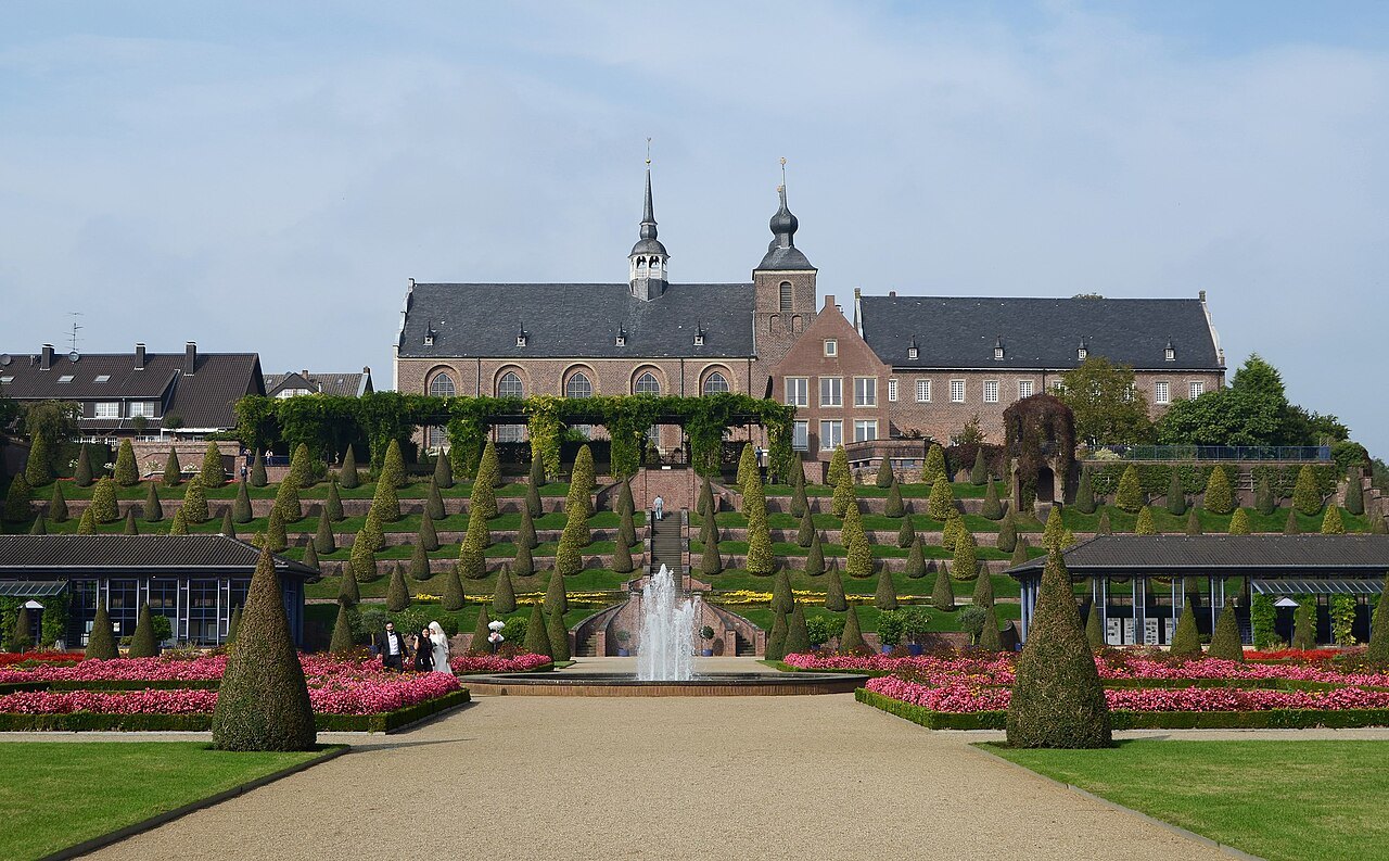 The terraced garden at Kamp Abbey.