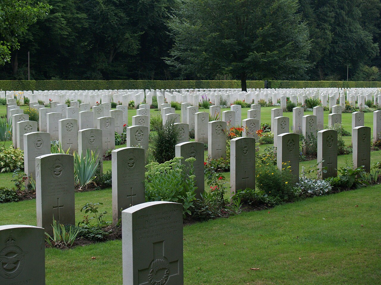 Rows of graves at Reichswald Forest War Cemetery.
